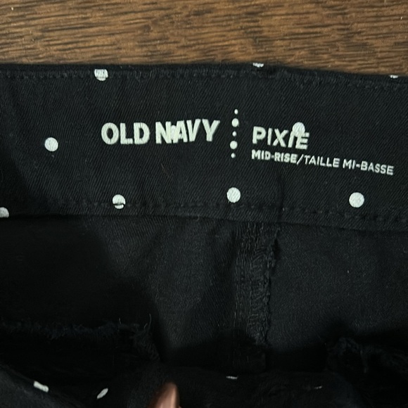 Old navy ankle length dress pants. Lots of stretch in them. - Picture 2 of 3